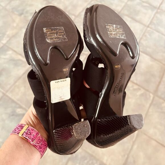 Arturo Chiang black, strappy leather high heel sandals. - Picture 6 of 7